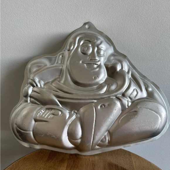 Wilton Buzz Lightyear Cake Pan Disney Toy Story Model 2105 8080 Birthday Party - Picture 1 of 4